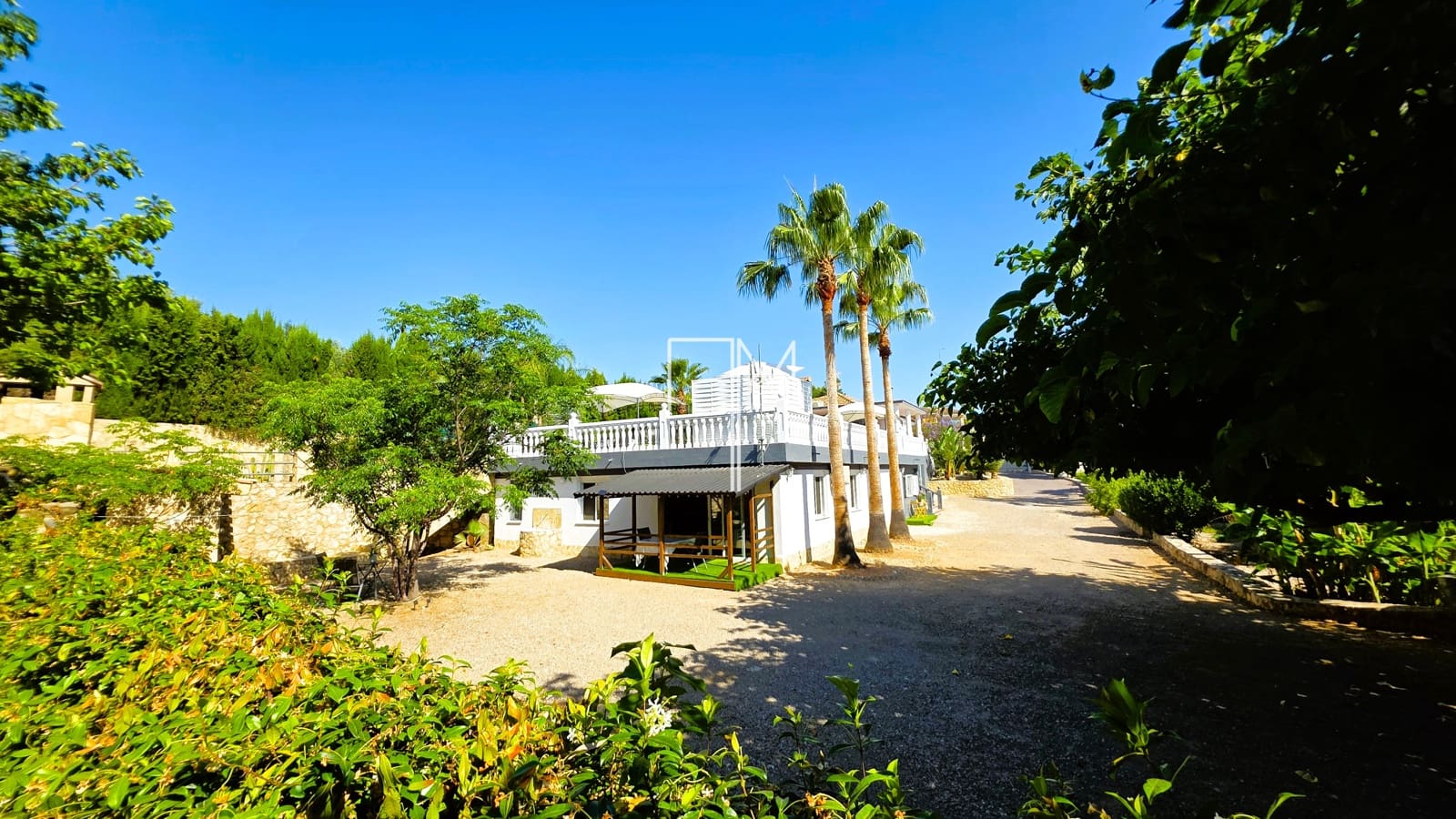 Chalet de 5 habitaciones en Alberic en venta con piscina garaje - 460.000 € (Ref: 9885207)