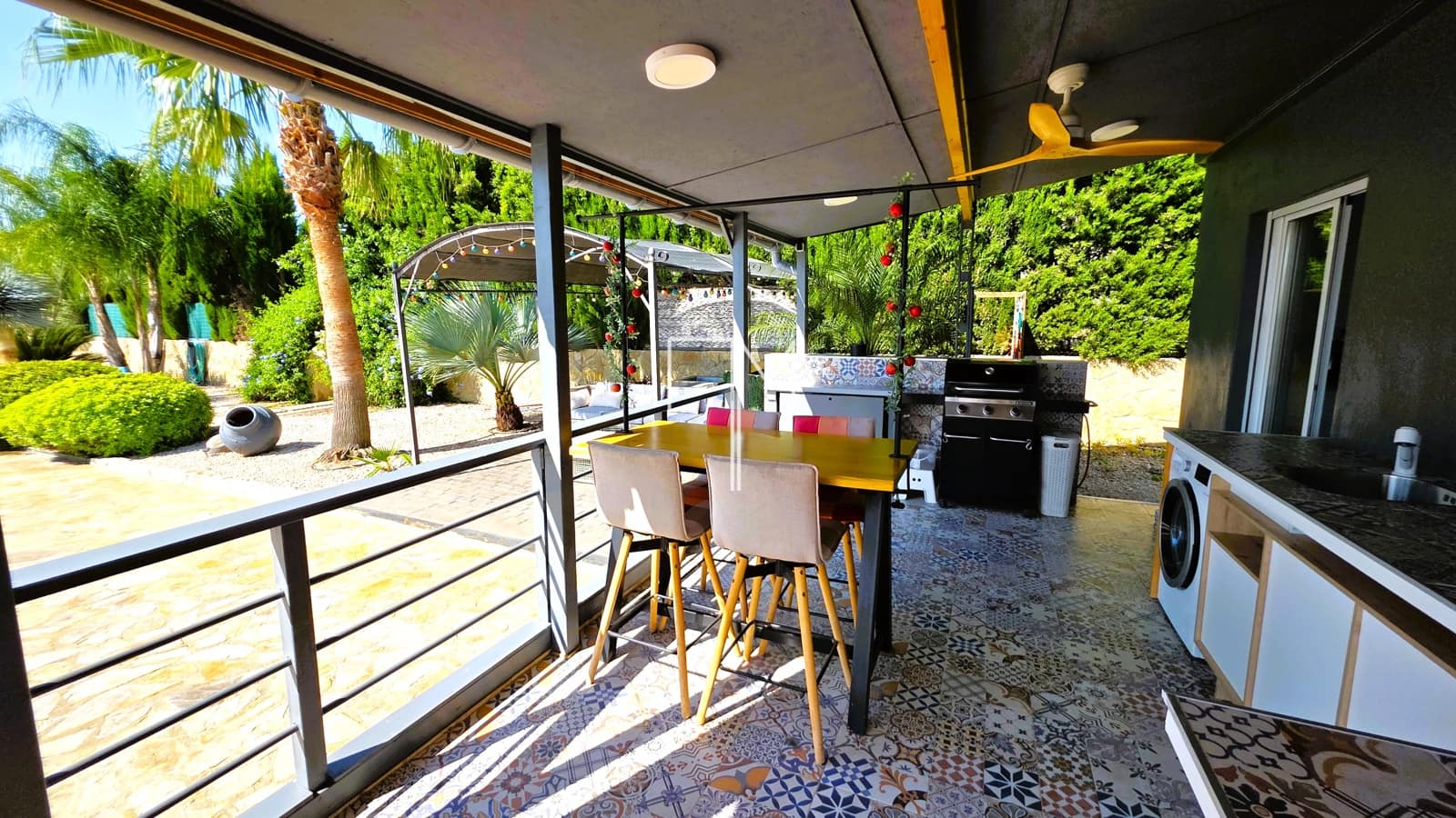 Chalet de 5 habitaciones en Alberic en venta con piscina garaje - 460.000 € (Ref: 9885207)