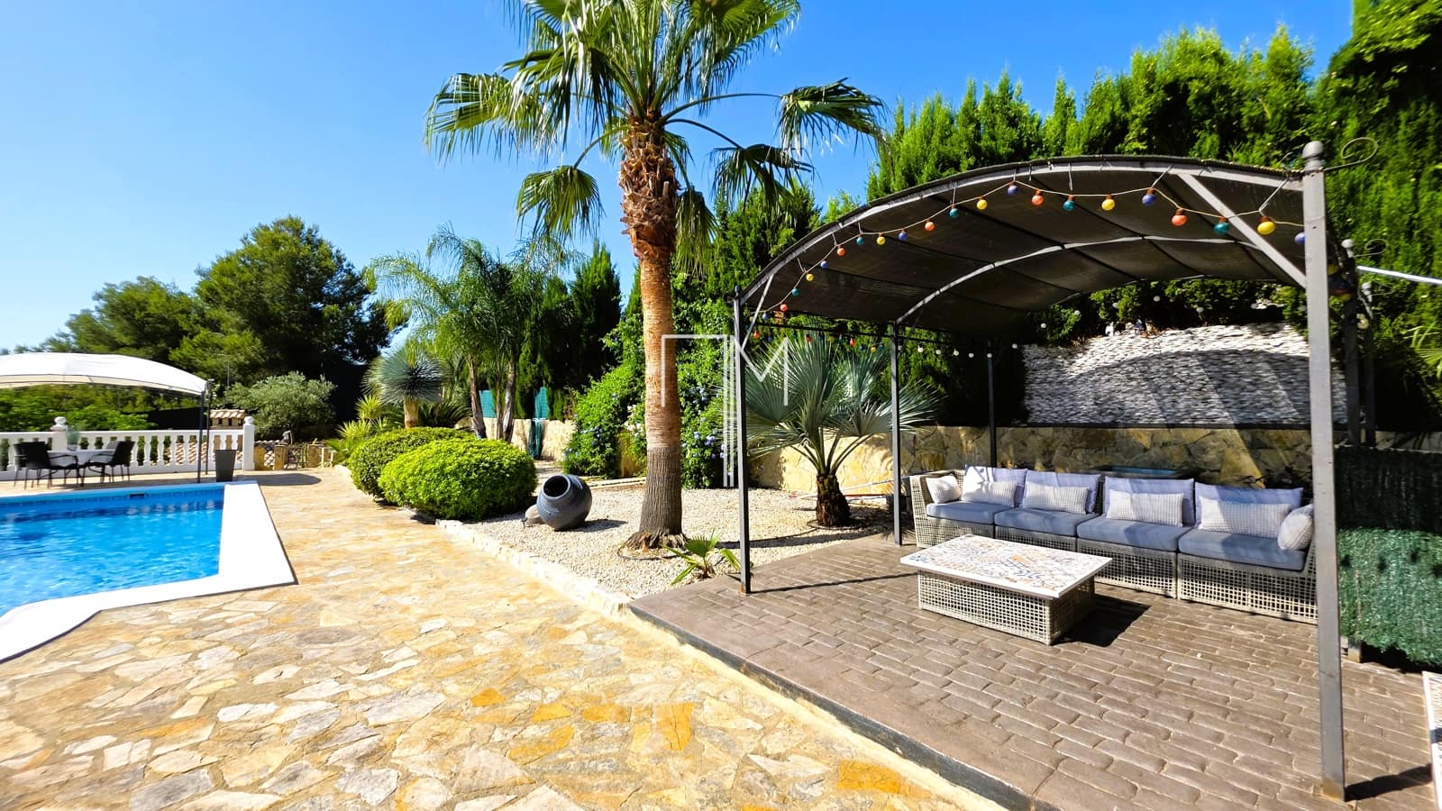 Chalet de 5 habitaciones en Alberic en venta con piscina garaje - 460.000 € (Ref: 9885207)