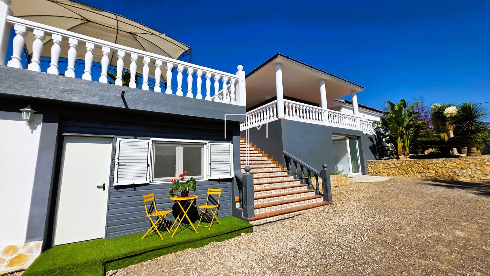 Chalet de 5 habitaciones en Alberic en venta con piscina garaje - 460.000 € (Ref: 9885207)