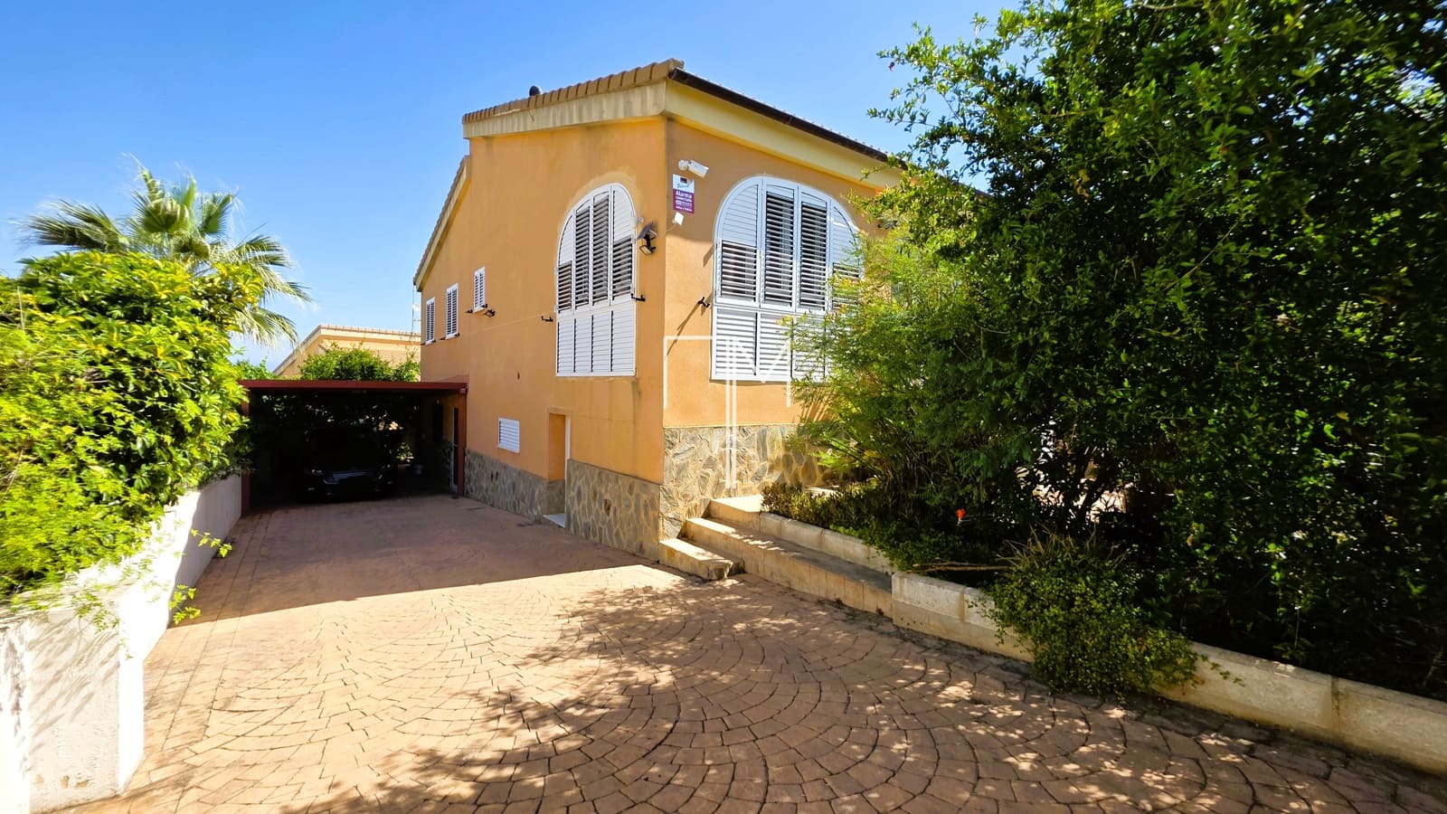 4 bedroom Villa for sale in Chiva with pool garage - € 443,000 (Ref: 9919056)