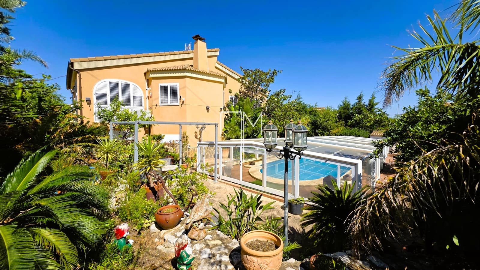 4 bedroom Villa for sale in Chiva with pool garage - € 443,000 (Ref: 9919056)