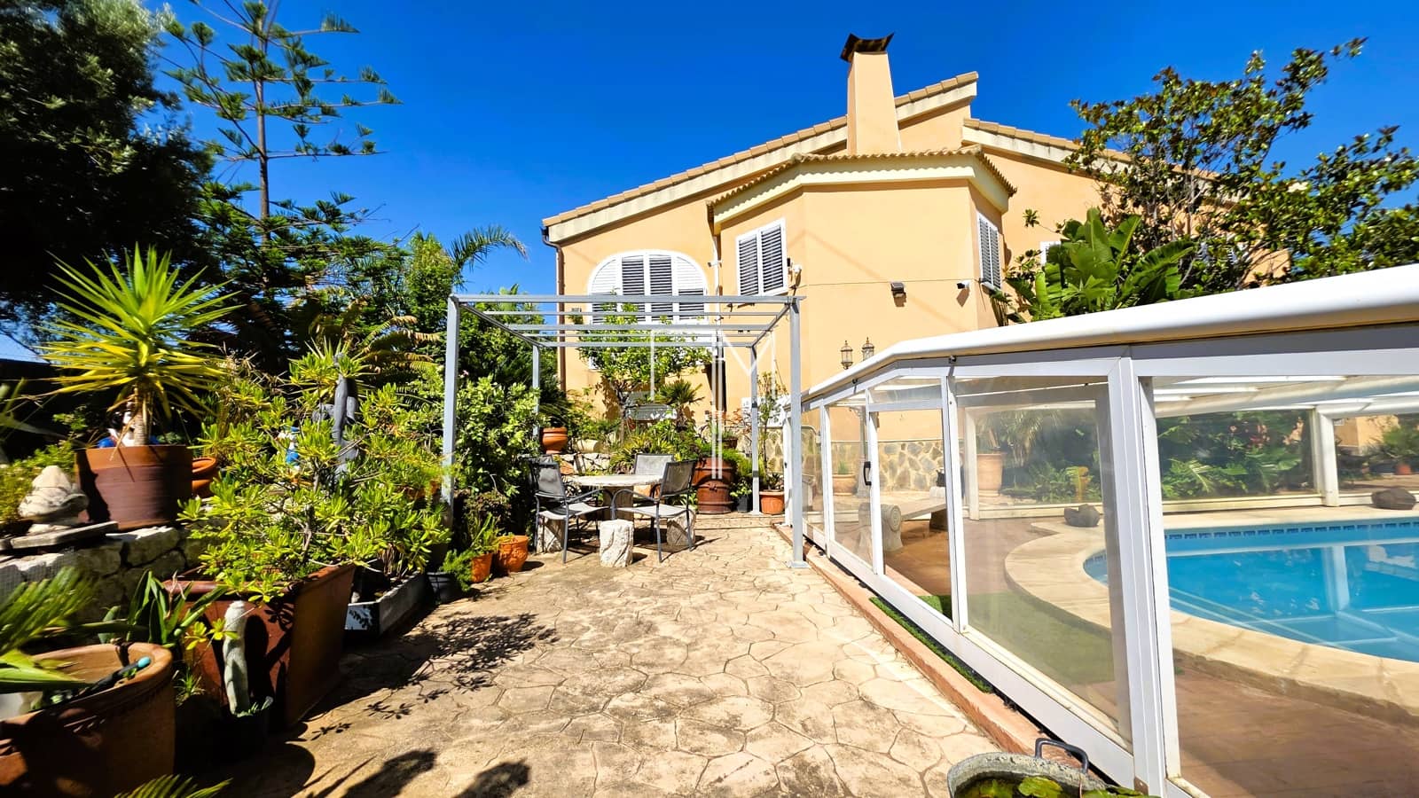 4 bedroom Villa for sale in Chiva with pool garage - € 443,000 (Ref: 9919056)
