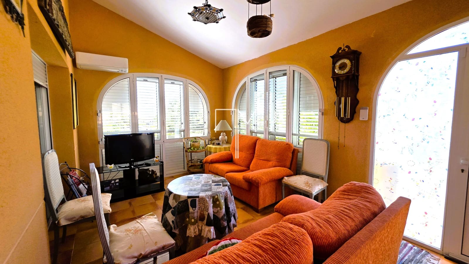 4 bedroom Villa for sale in Chiva with pool garage - € 443,000 (Ref: 9919056)