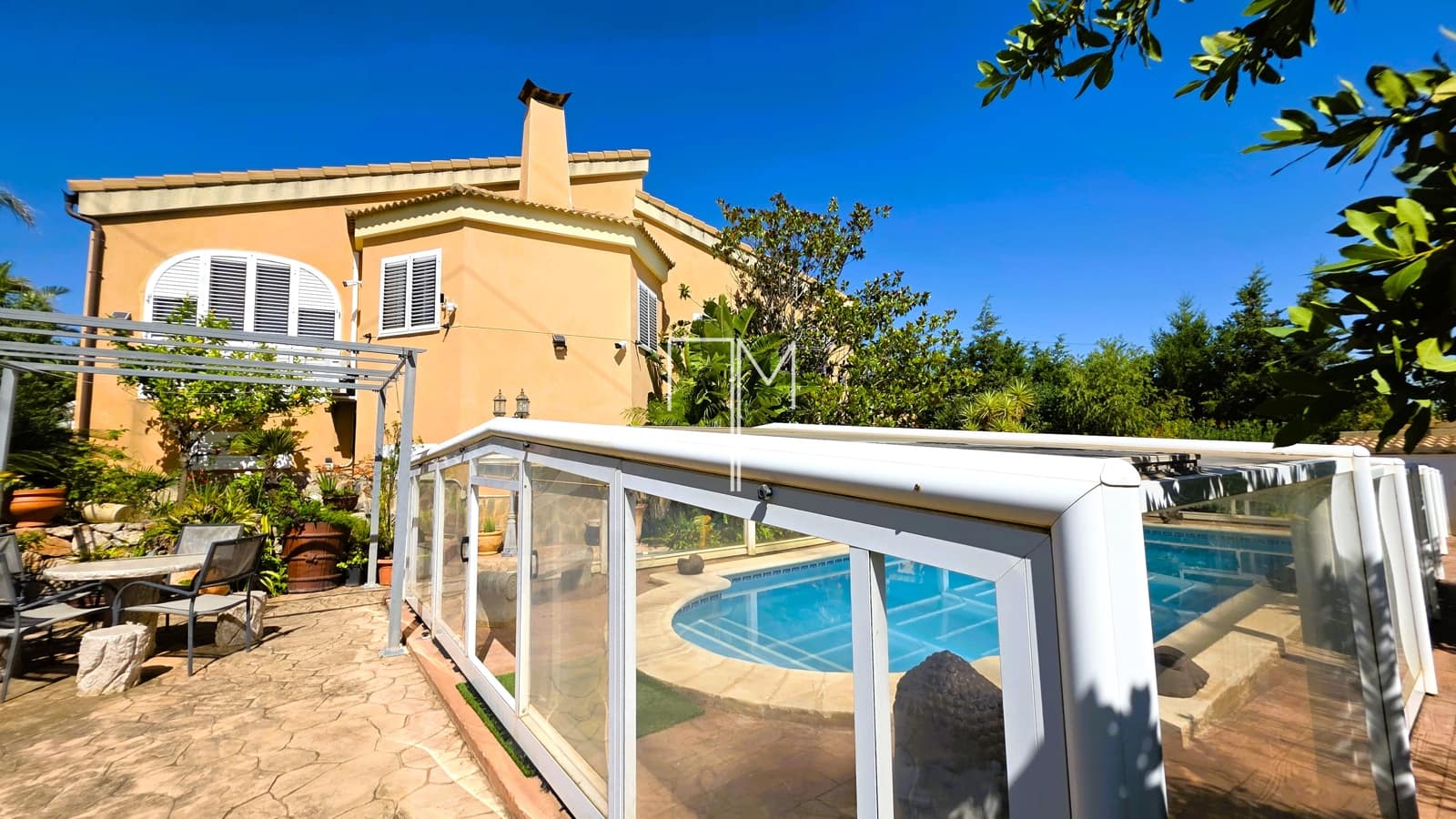 4 bedroom Villa for sale in Chiva with pool garage - € 443,000 (Ref: 9919056)