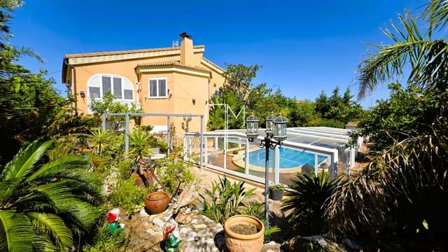 4 Zimmer Villa zu verkaufen in Chiva mit Pool Garage - 443.000 € (Ref: 9919056)