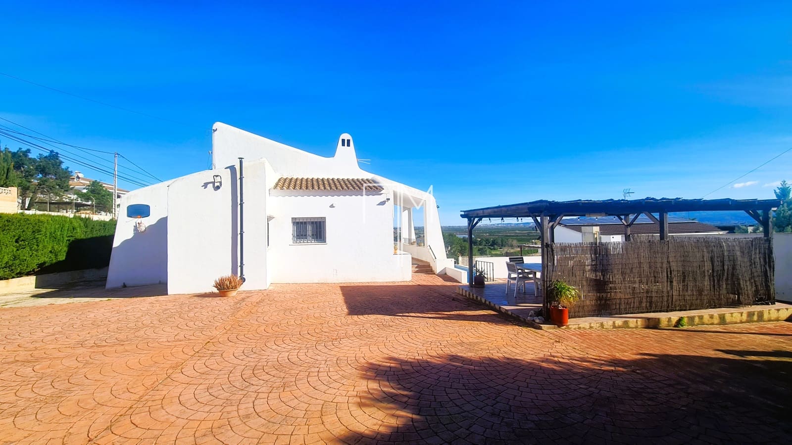 4 slaapkamer Villa te koop in Alberic met zwembad garage - € 265.000 (Ref: 9935269)