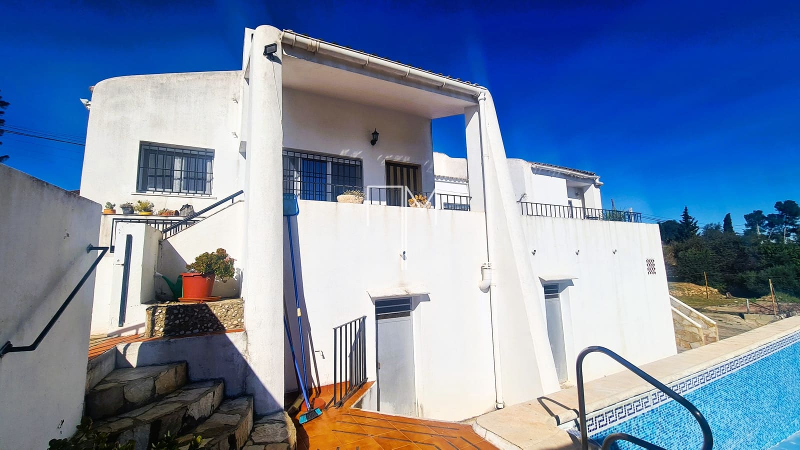 4 slaapkamer Villa te koop in Alberic met zwembad garage - € 265.000 (Ref: 9935269)
