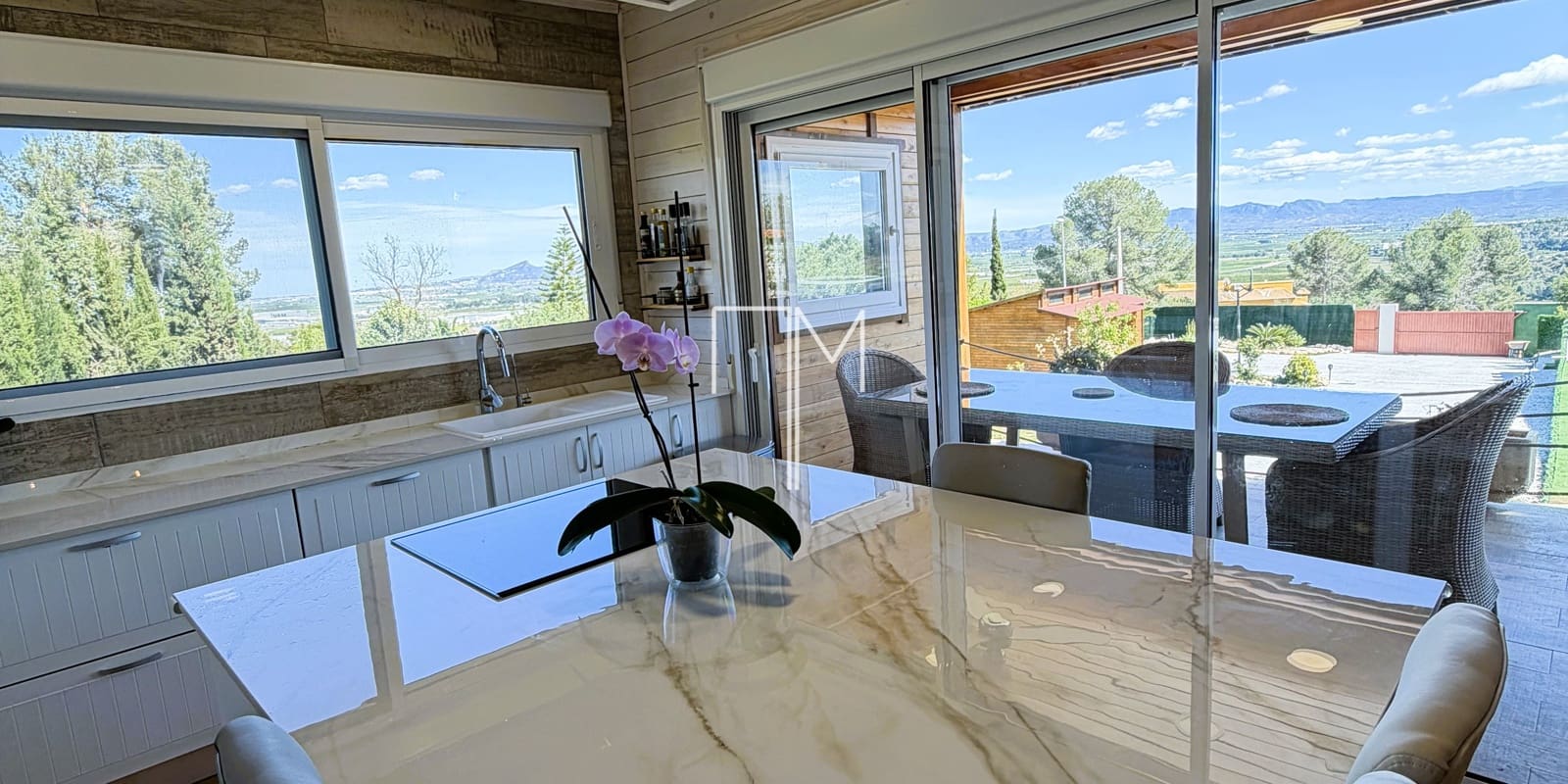 5 chambre Villa/Maison à vendre à Alberic avec piscine garage - 490 000 € (Ref: 9944911)