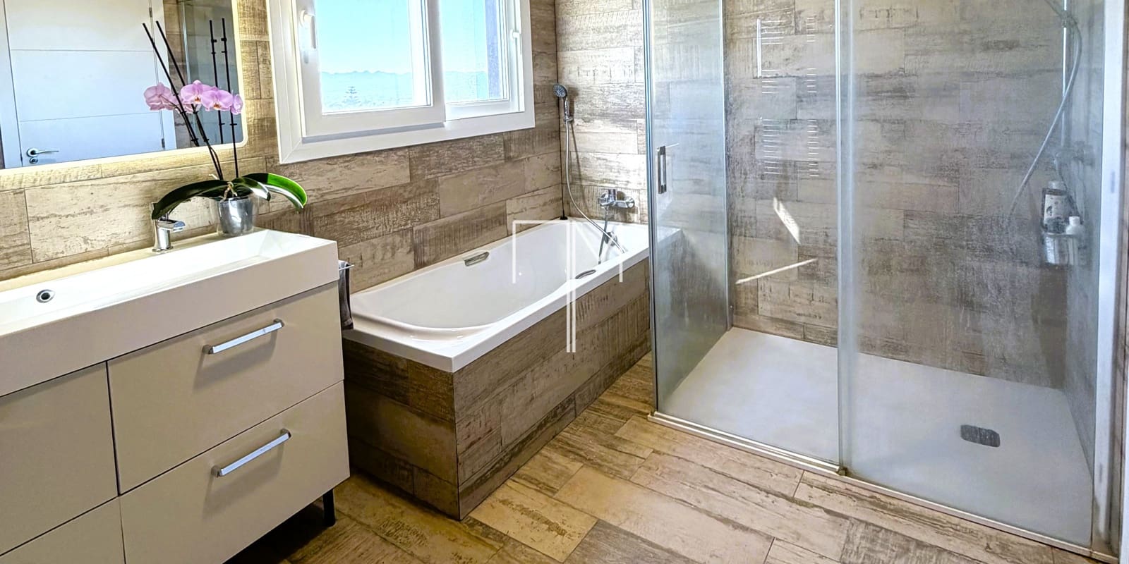5 chambre Villa/Maison à vendre à Alberic avec piscine garage - 490 000 € (Ref: 9944911)