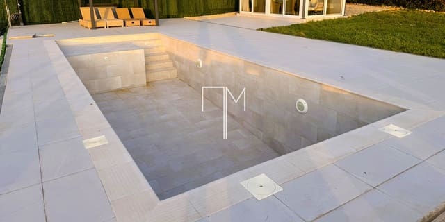 5 chambre Villa/Maison à vendre à Alberic avec piscine garage - 490 000 € (Ref: 9944911)