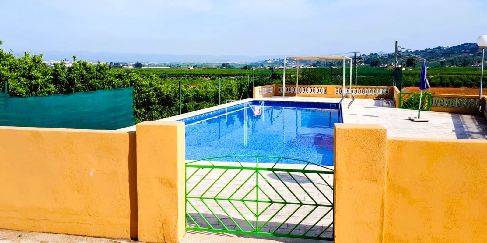 5 bedroom Villa for sale in Alberic with pool garage - € 390,000 (Ref: 9948952)