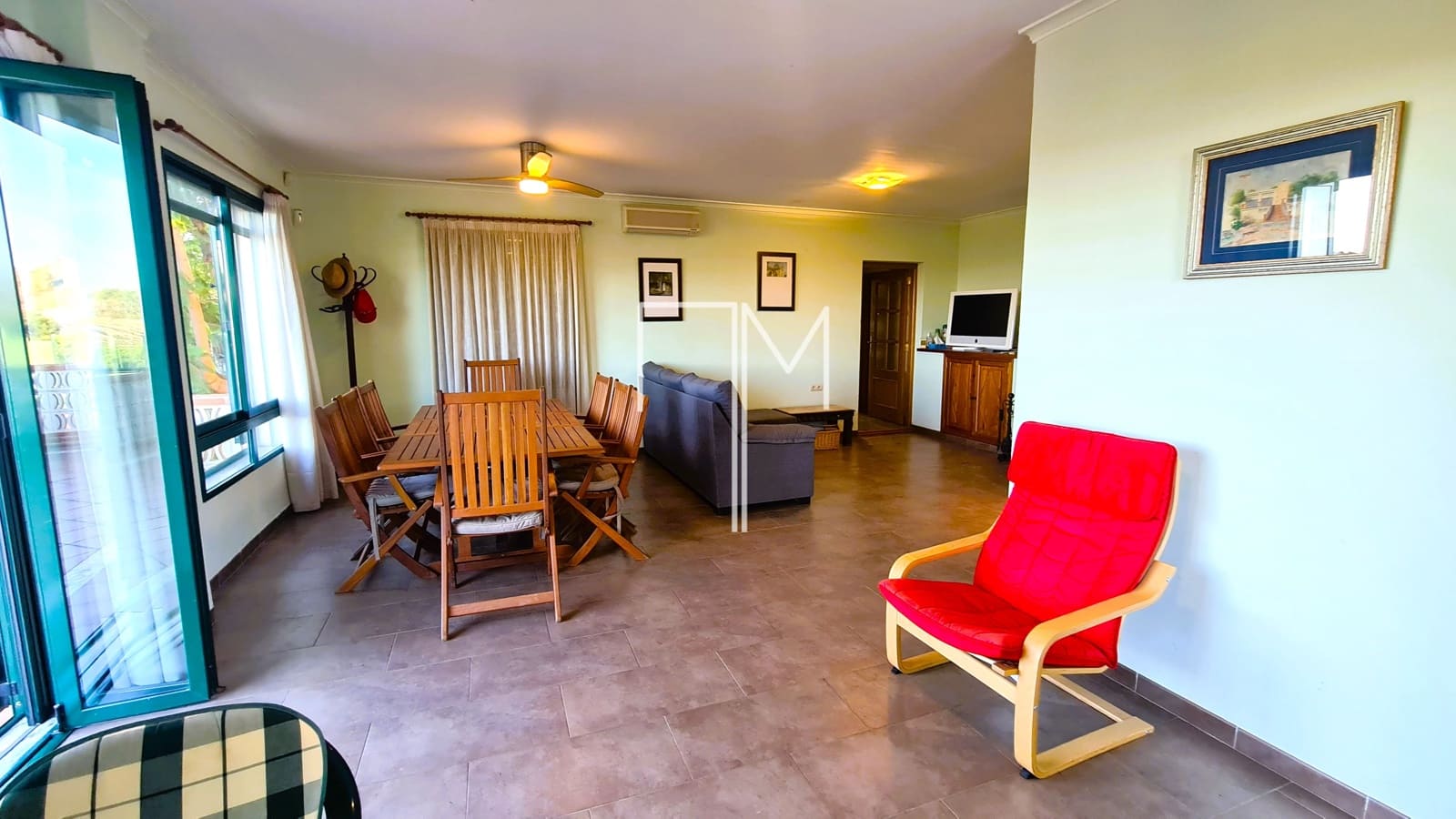 5 bedroom Villa for sale in Alberic with pool garage - € 390,000 (Ref: 9948952)