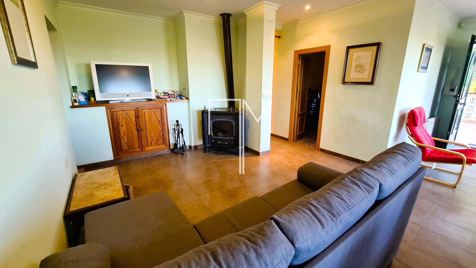5 bedroom Villa for sale in Alberic with pool garage - € 390,000 (Ref: 9948952)