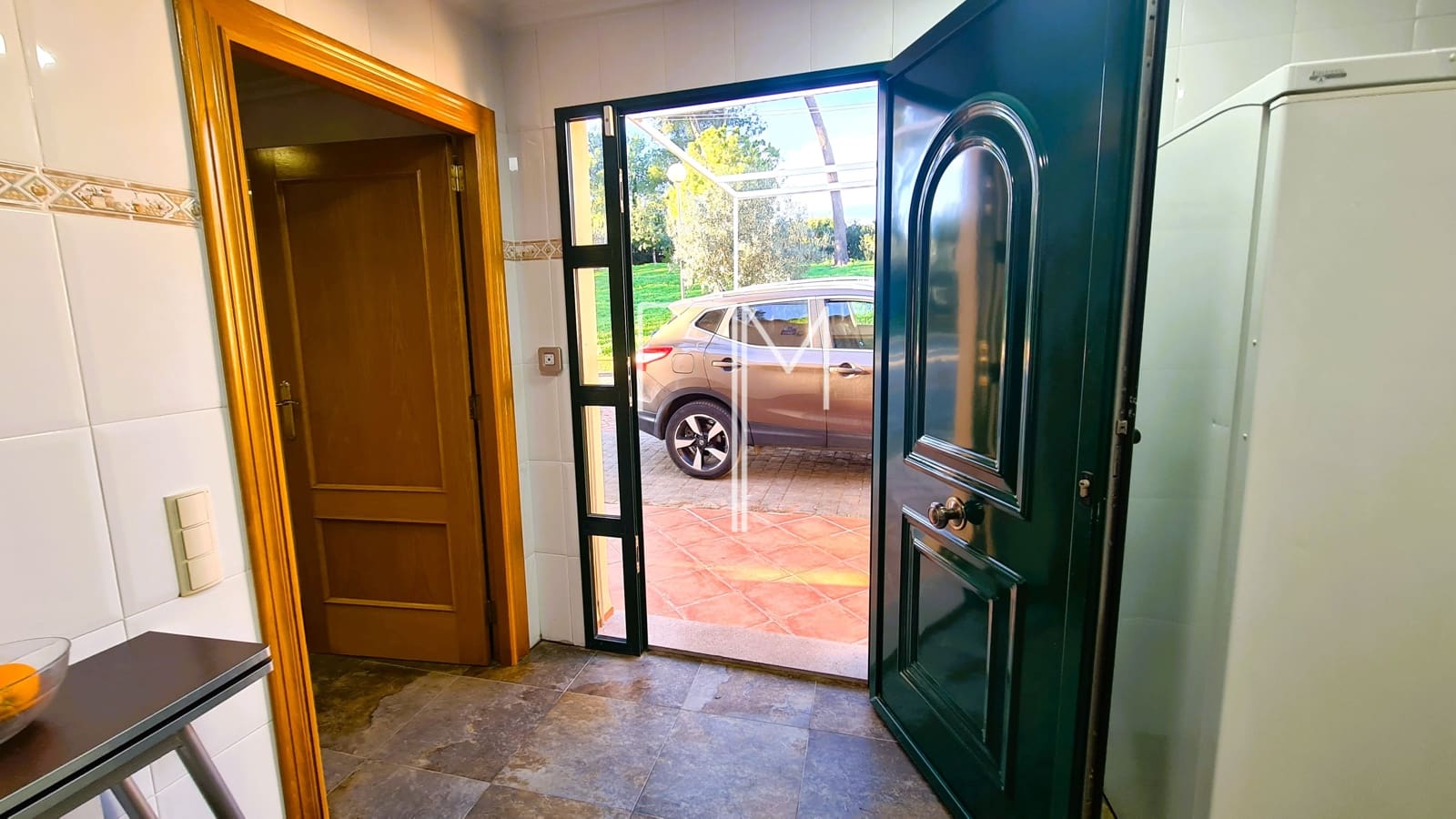 5 bedroom Villa for sale in Alberic with pool garage - € 390,000 (Ref: 9948952)