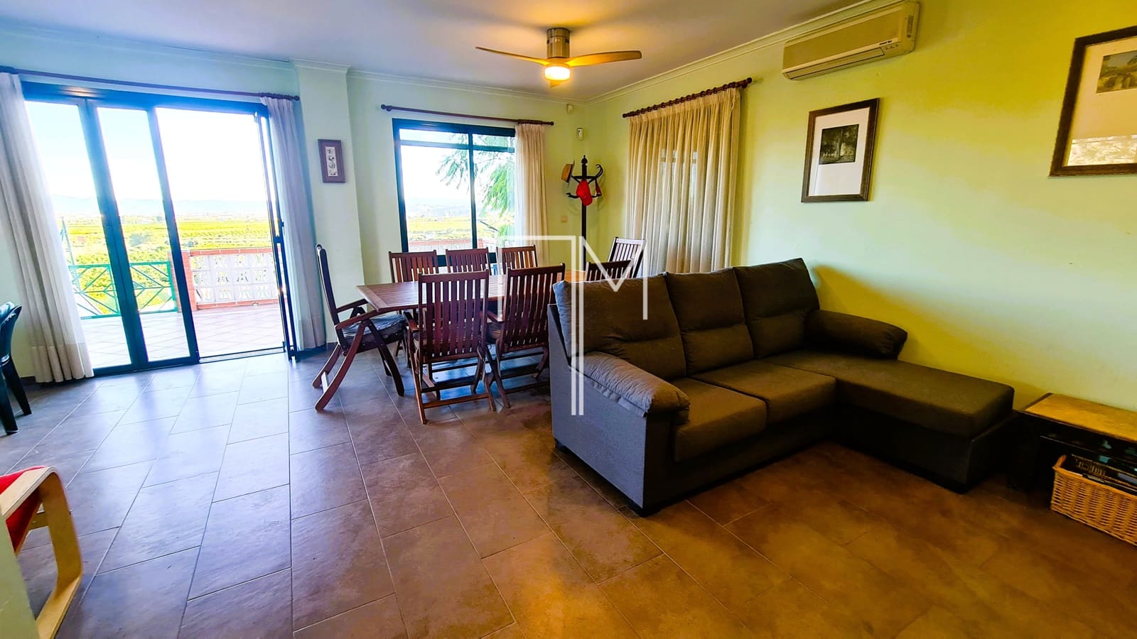 5 bedroom Villa for sale in Alberic with pool garage - € 390,000 (Ref: 9948952)