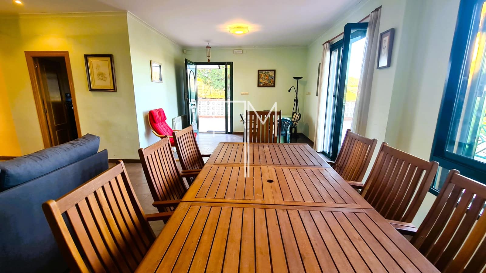 5 bedroom Villa for sale in Alberic with pool garage - € 390,000 (Ref: 9948952)