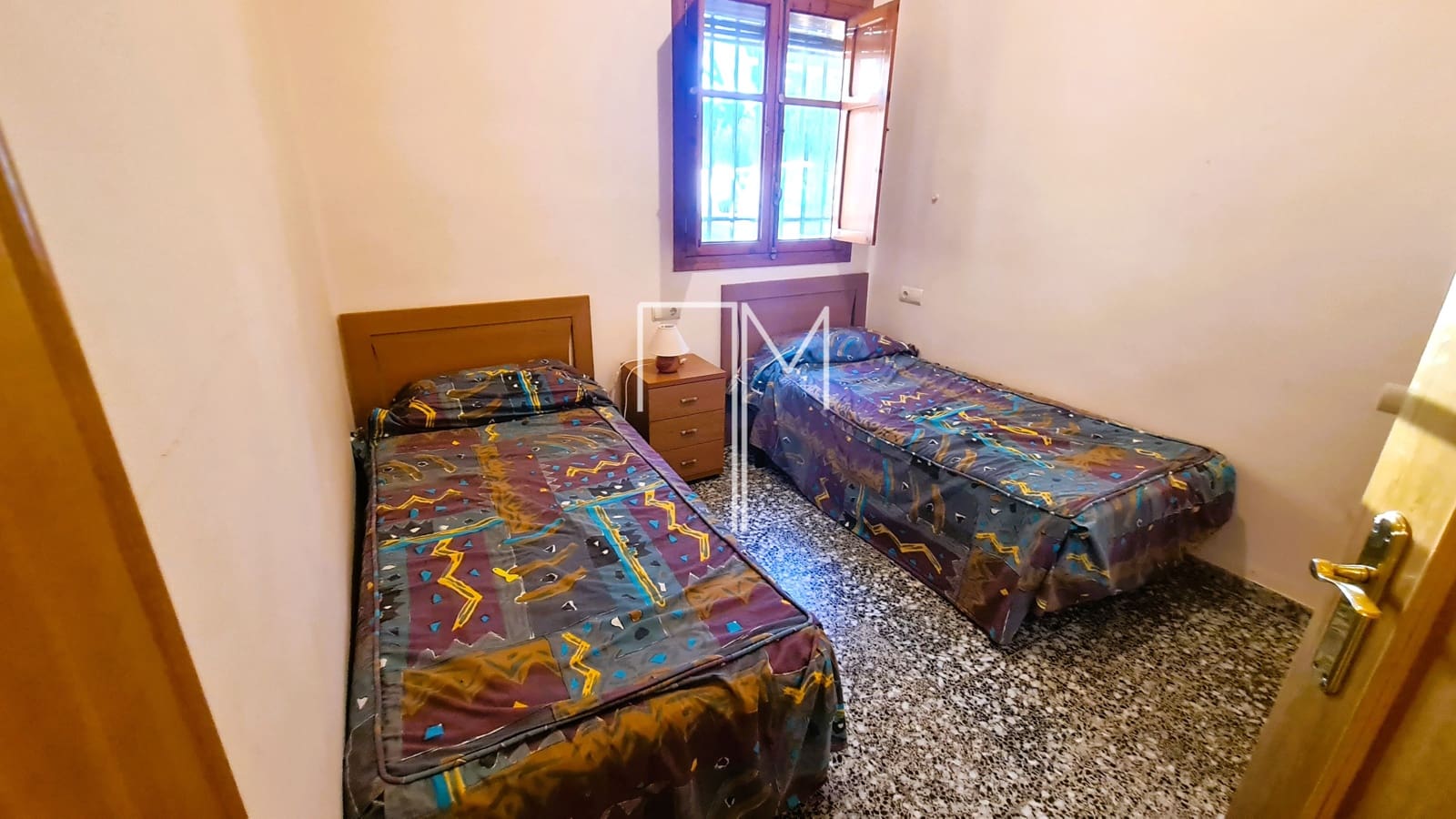 5 bedroom Villa for sale in Alberic with pool garage - € 390,000 (Ref: 9948952)