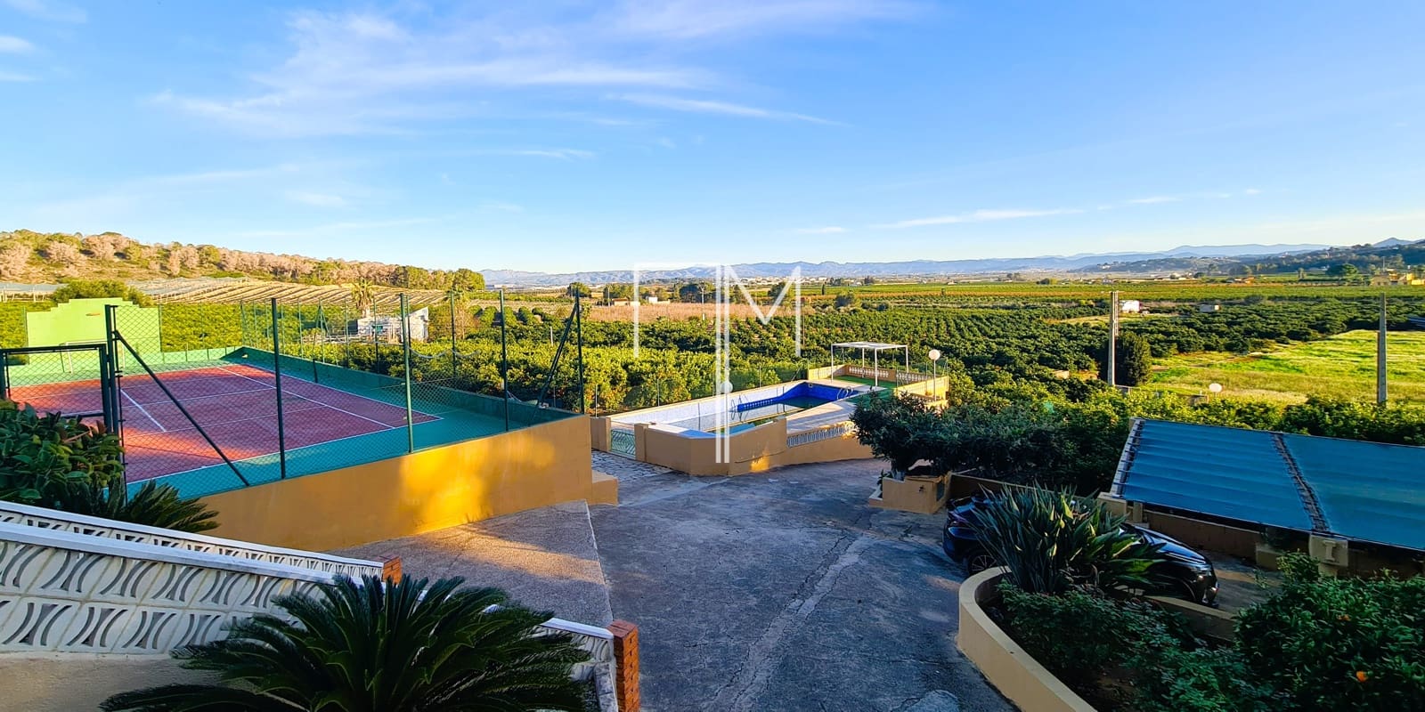 5 bedroom Villa for sale in Alberic with pool garage - € 390,000 (Ref: 9948952)