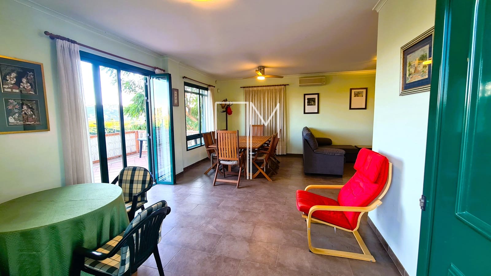 5 bedroom Villa for sale in Alberic with pool garage - € 390,000 (Ref: 9948952)