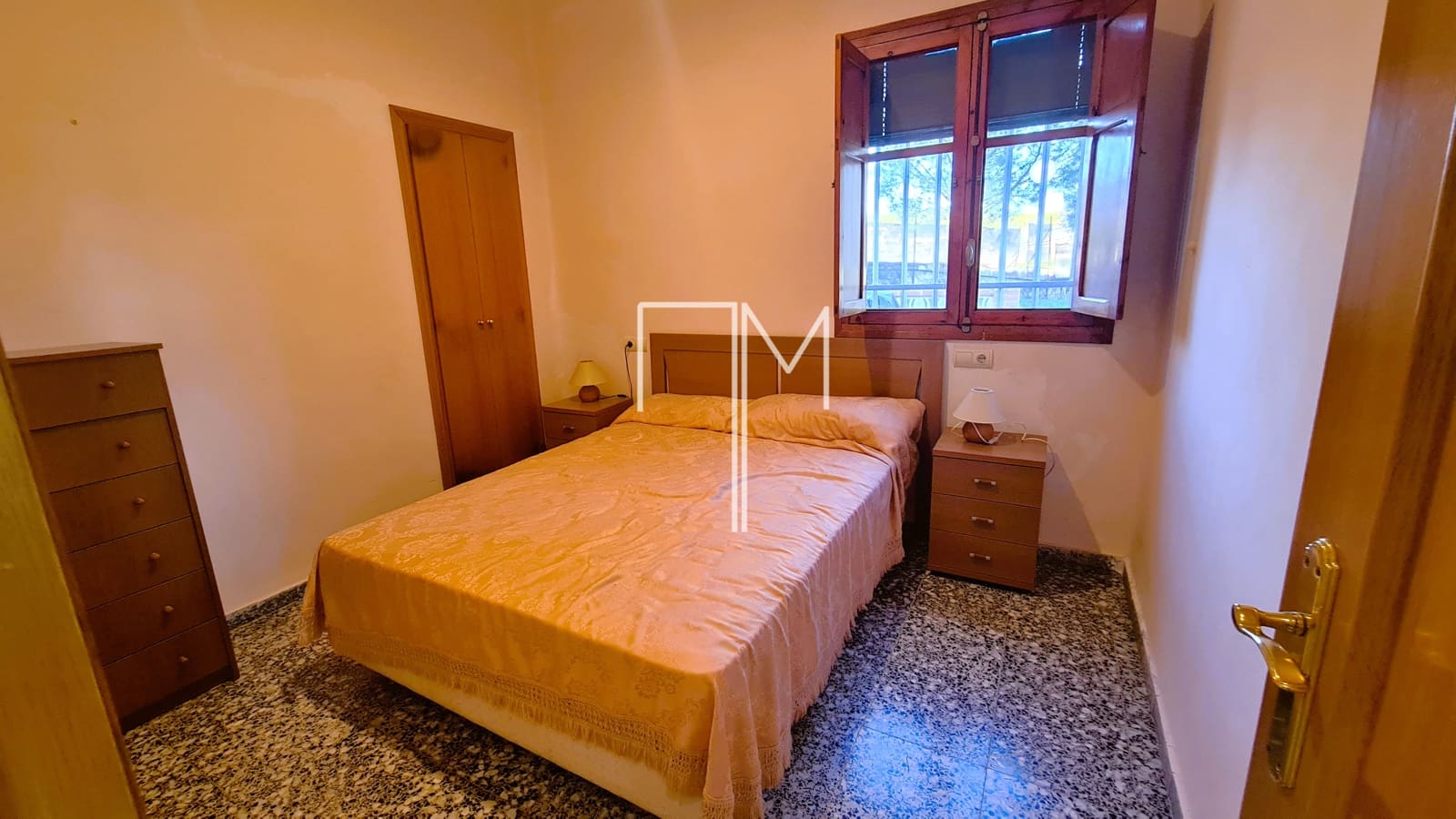 5 bedroom Villa for sale in Alberic with pool garage - € 390,000 (Ref: 9948952)