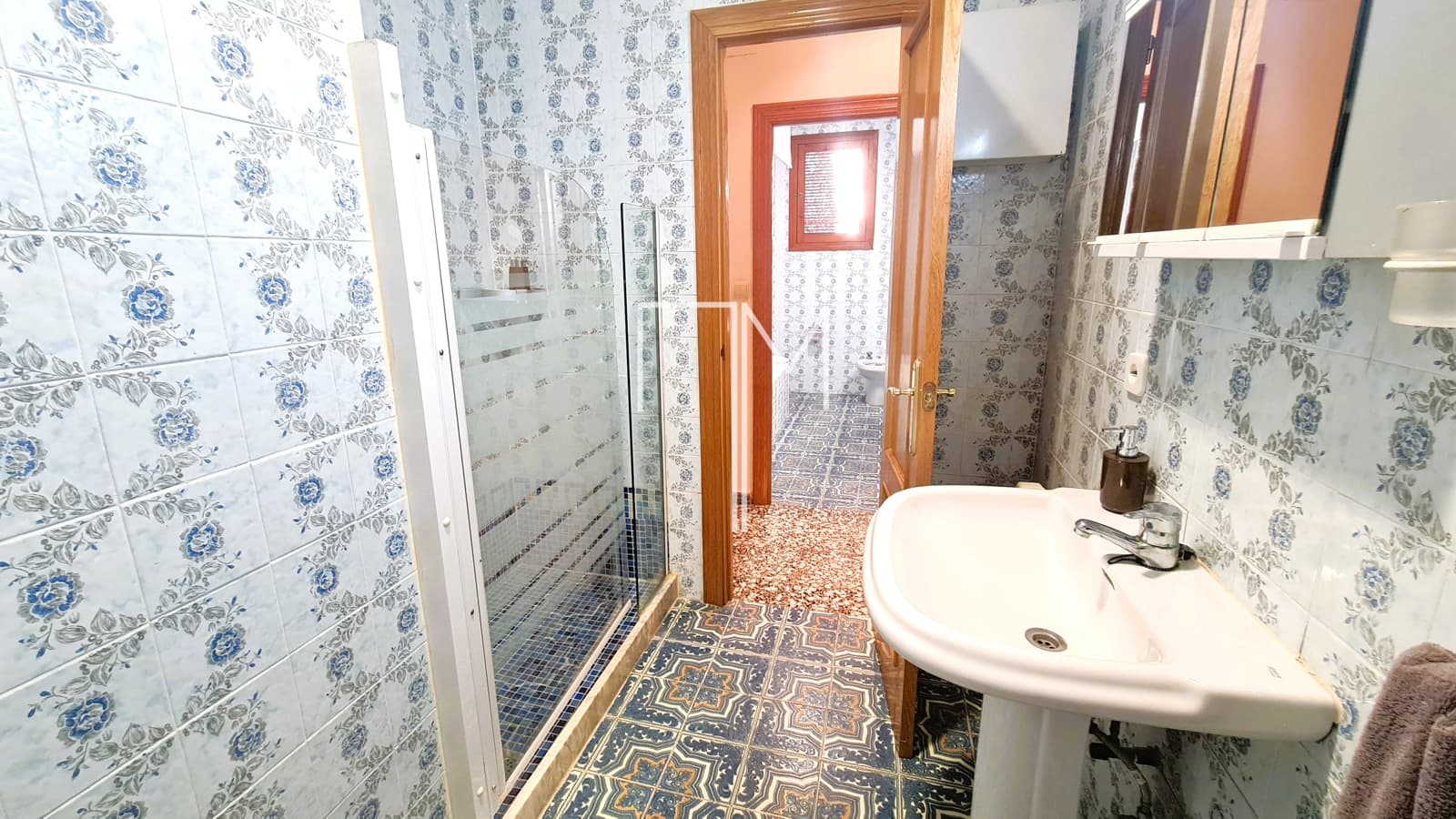 5 bedroom Villa for sale in Alberic with pool garage - € 390,000 (Ref: 9948952)