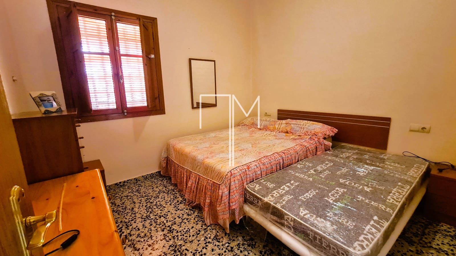 5 bedroom Villa for sale in Alberic with pool garage - € 390,000 (Ref: 9948952)
