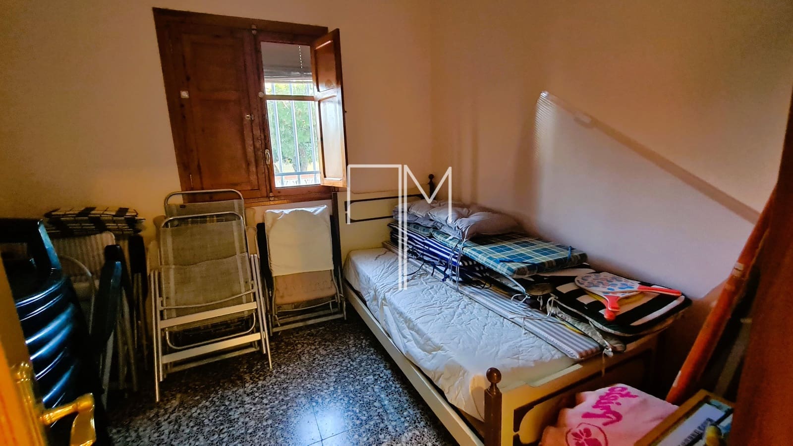 5 bedroom Villa for sale in Alberic with pool garage - € 390,000 (Ref: 9948952)