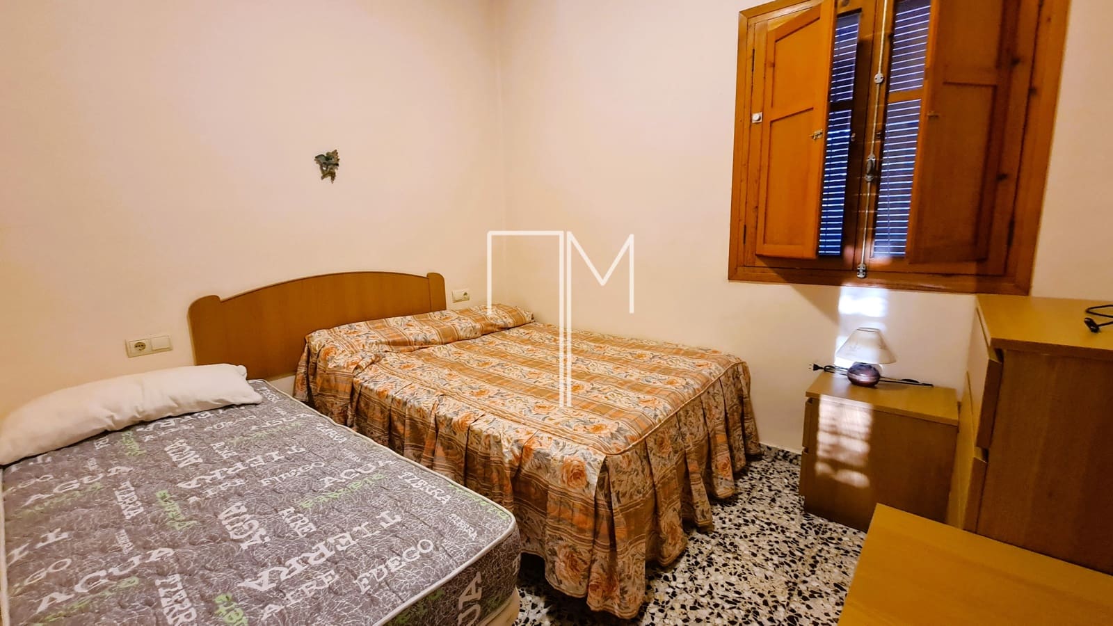 5 bedroom Villa for sale in Alberic with pool garage - € 390,000 (Ref: 9948952)
