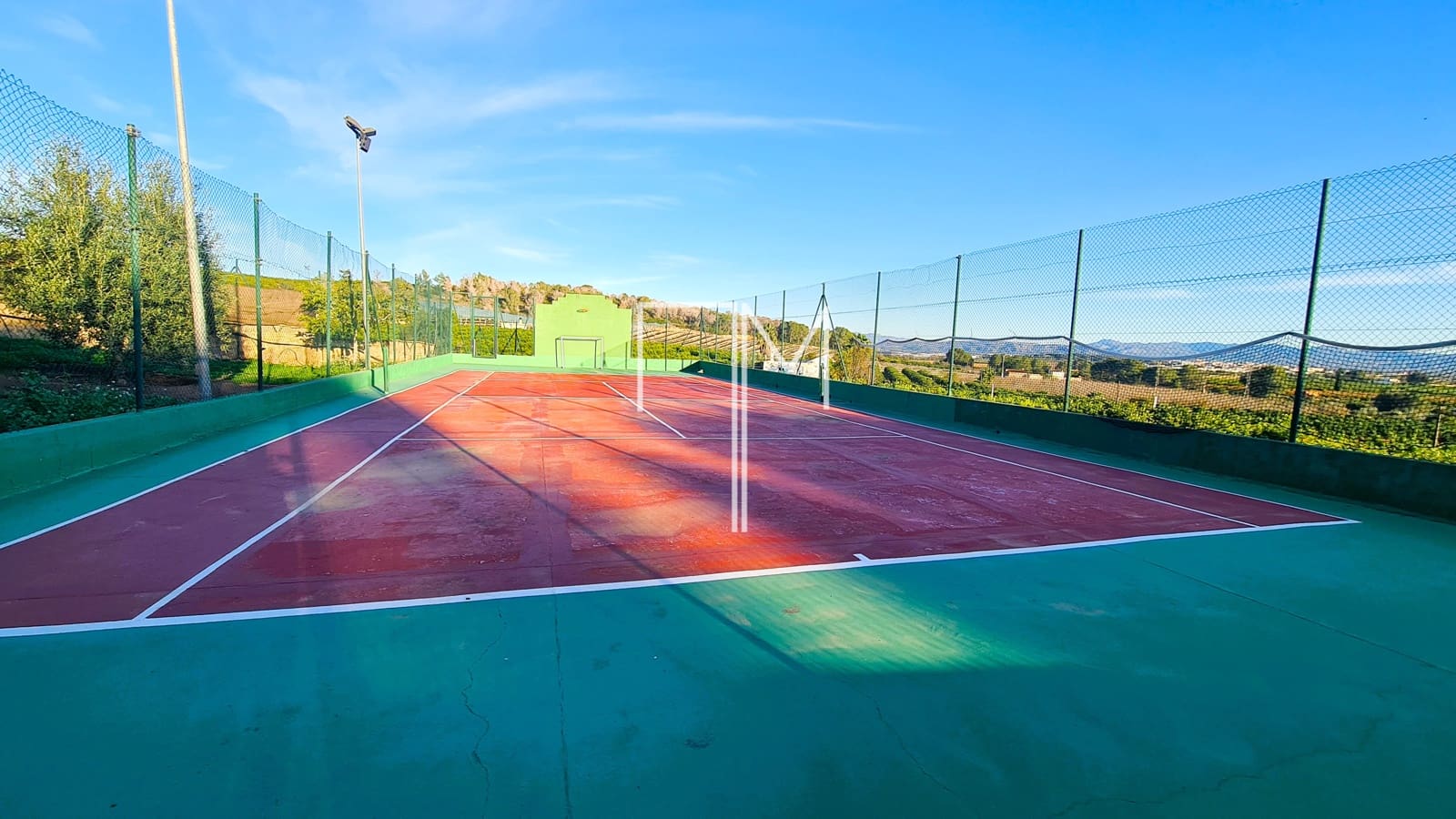 5 bedroom Villa for sale in Alberic with pool garage - € 390,000 (Ref: 9948952)