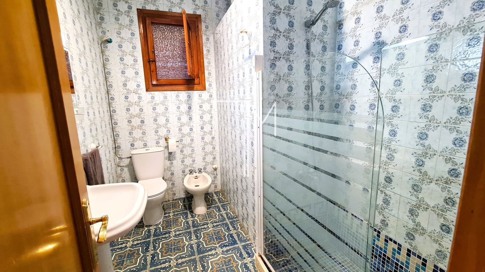 5 bedroom Villa for sale in Alberic with pool garage - € 390,000 (Ref: 9948952)