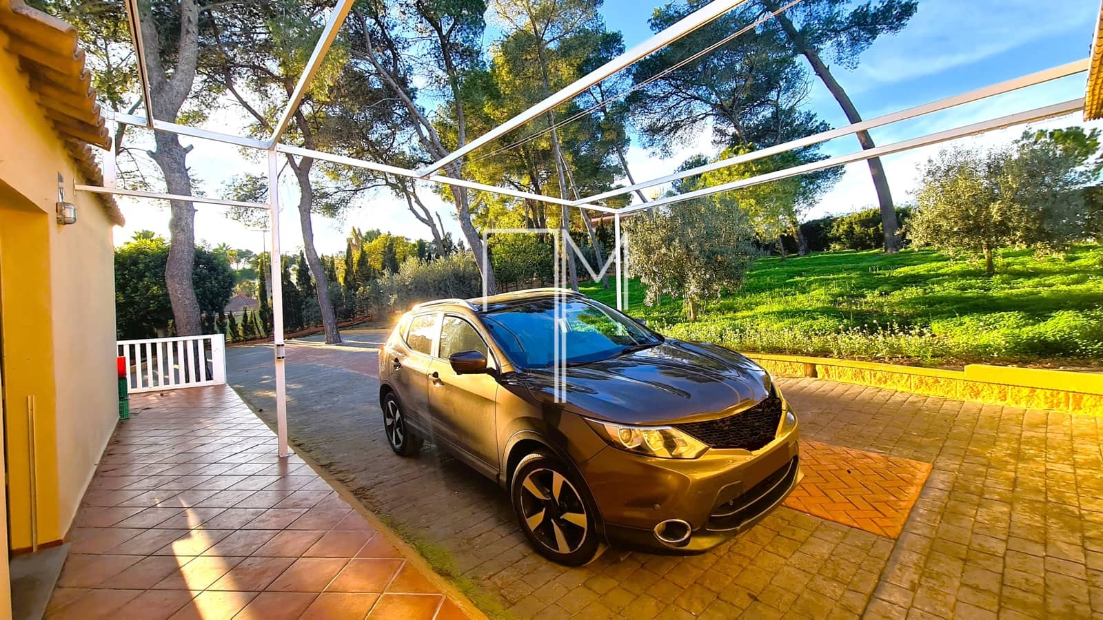 5 bedroom Villa for sale in Alberic with pool garage - € 390,000 (Ref: 9948952)