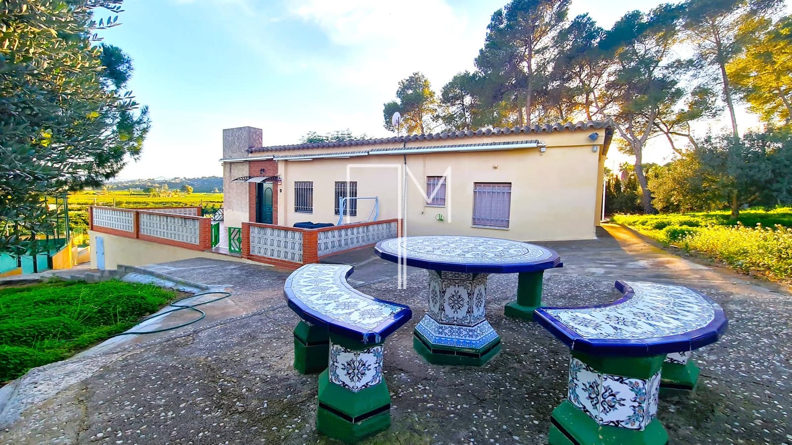 5 bedroom Villa for sale in Alberic with pool garage - € 390,000 (Ref: 9948952)