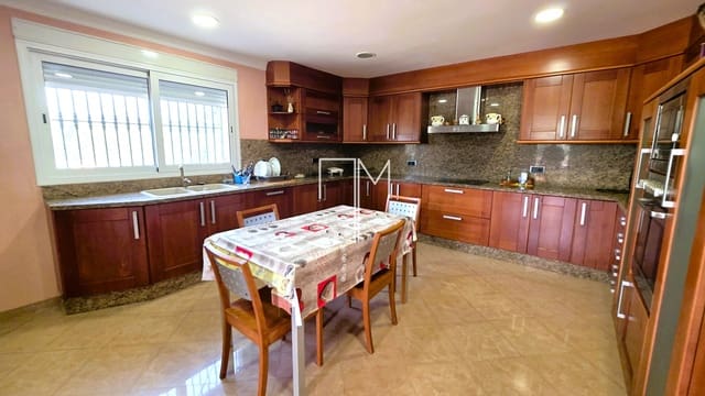 4 soverom Villa til salgs i Enguera med svømmebasseng garasje - € 560 000 (Ref: 9965754)
