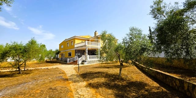 4 soverom Villa til salgs i Enguera med svømmebasseng garasje - € 560 000 (Ref: 9965754)