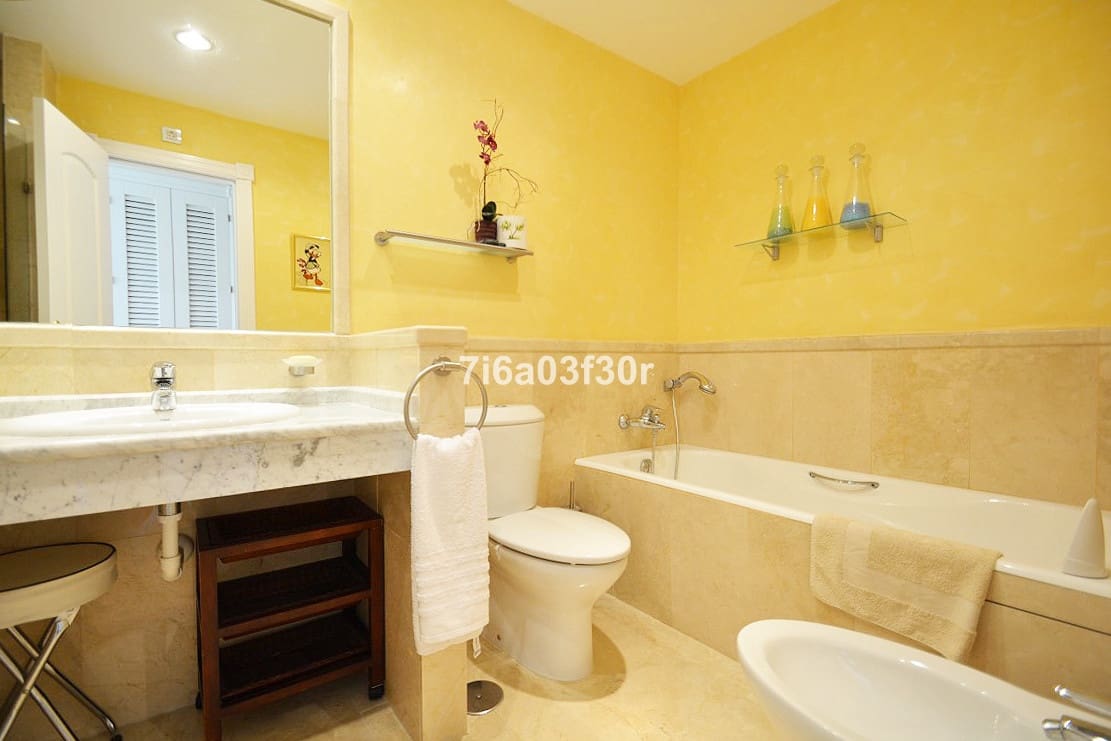 2 bedroom Apartment for rent in San Pedro de Alcantara with pool garage - € 2,100 (Ref: 10019806)