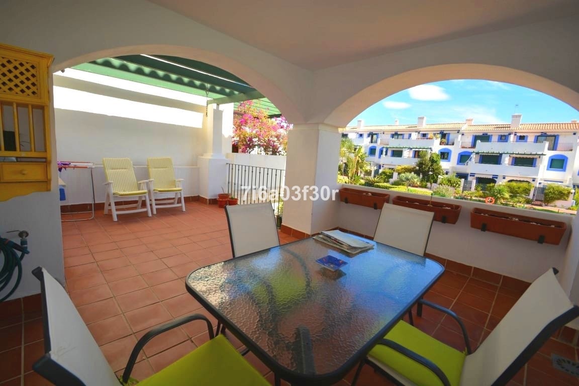 Apartamento de 2 habitaciones en San Pedro de Alcantara en alquiler vacacional con piscina garaje - 1.000 € (Ref: 10032434)
