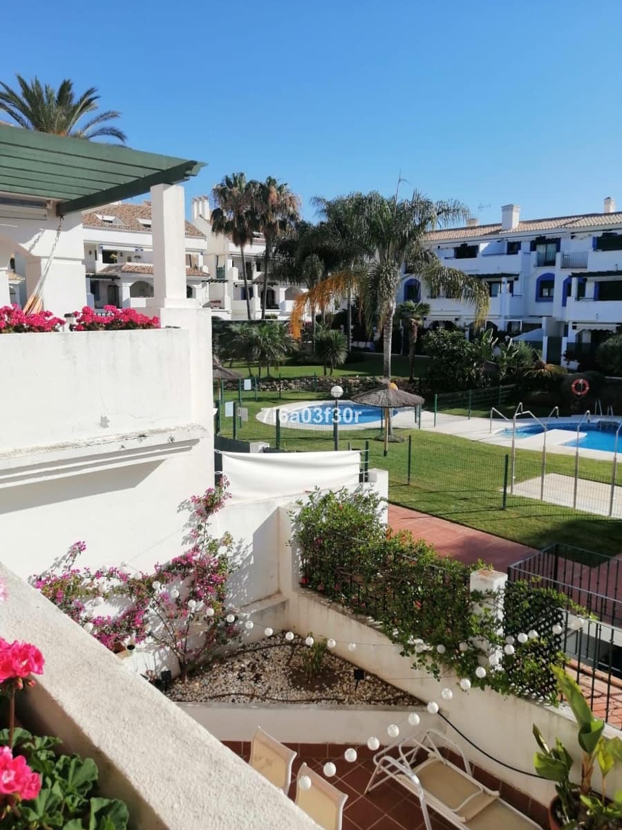 Apartamento de 2 habitaciones en San Pedro de Alcantara en alquiler vacacional con piscina garaje - 1.000 € (Ref: 10032434)
