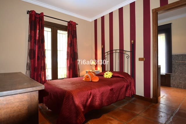 4 makuuhuone Huvila lomavuokrausta paikassa Nueva Andalucia, Marbella mukana uima-altaan 
autotalli - 3 500 € (Ref: 10032435)