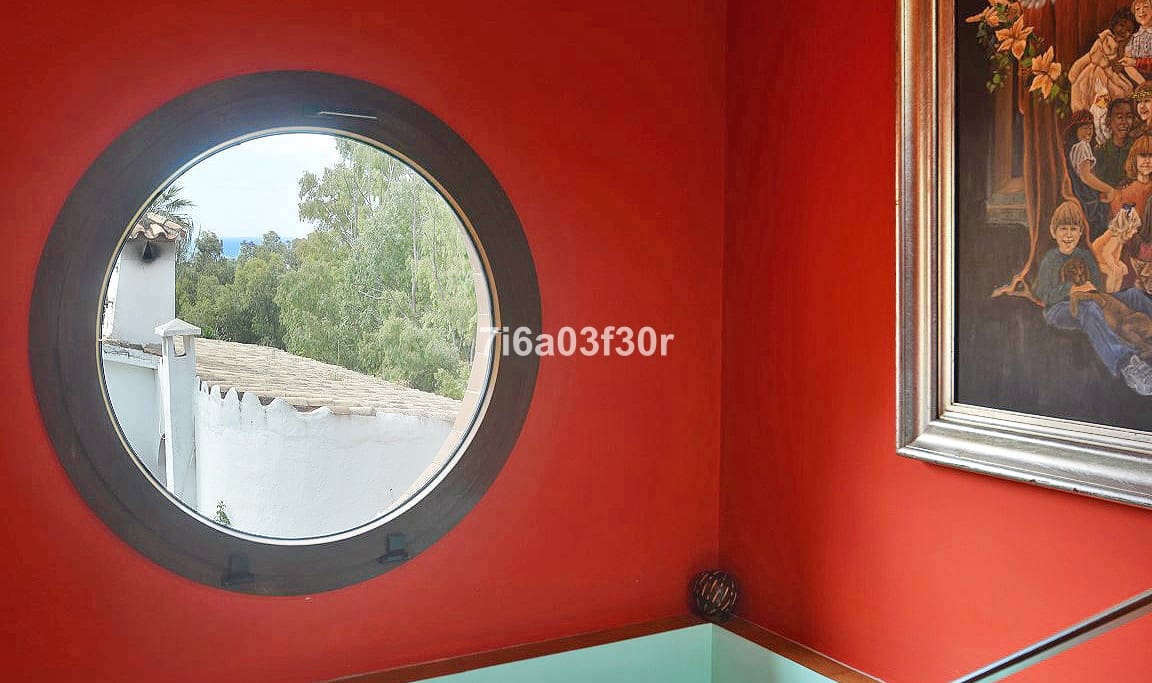 4 makuuhuone Huvila lomavuokrausta paikassa Nueva Andalucia mukana uima-altaan 
autotalli - 3 500 € (Ref: 10032435)