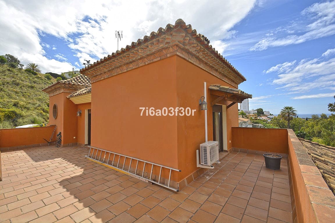 4 makuuhuone Huvila lomavuokrausta paikassa Nueva Andalucia mukana uima-altaan 
autotalli - 3 500 € (Ref: 10032435)