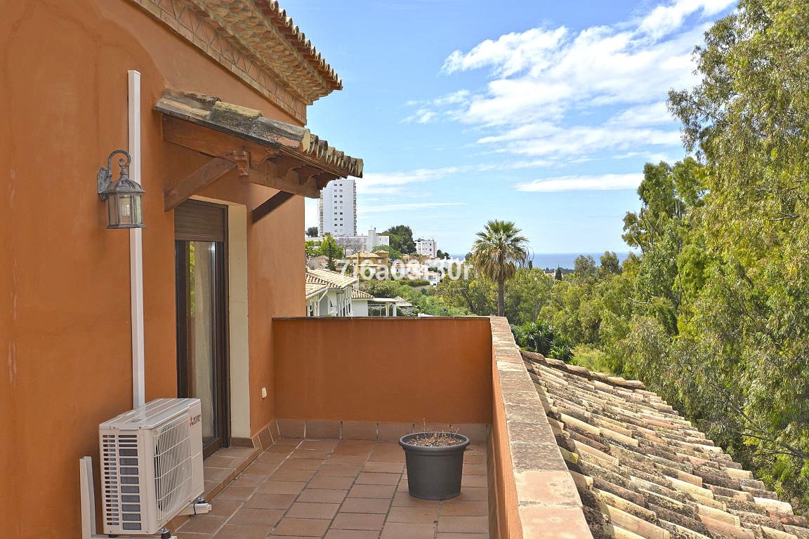 4 makuuhuone Huvila lomavuokrausta paikassa Nueva Andalucia mukana uima-altaan 
autotalli - 3 500 € (Ref: 10032435)