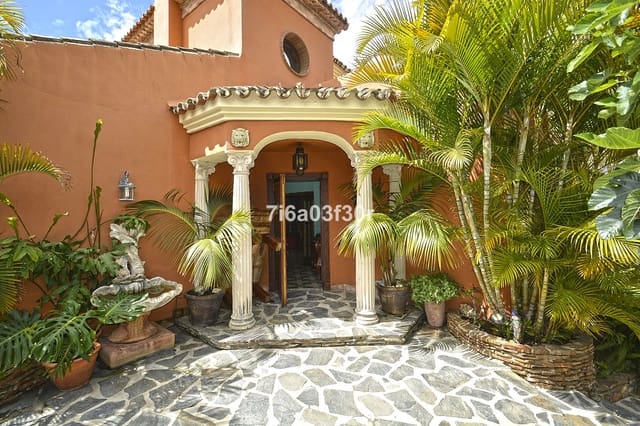 4 makuuhuone Huvila lomavuokrausta paikassa Nueva Andalucia, Marbella mukana uima-altaan 
autotalli - 3 500 € (Ref: 10032435)