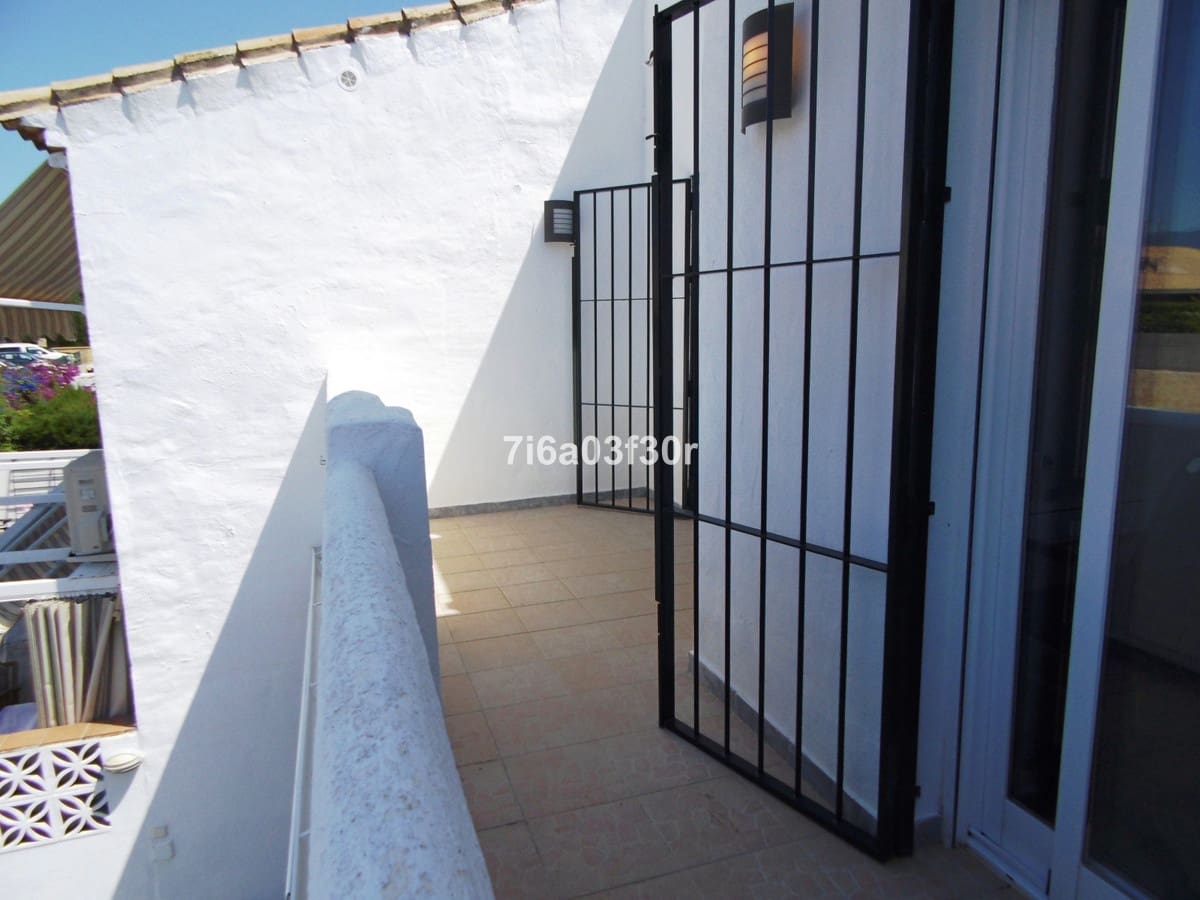 3 makuuhuone Omakotitalo vuokrattavana paikassa Estepona mukana uima-altaan 
autotalli - 2 000 € (Ref: 10116037)