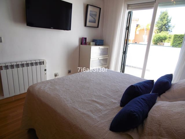 3 makuuhuone Omakotitalo vuokrattavana paikassa Estepona mukana uima-altaan 
autotalli - 2 000 € (Ref: 10116037)