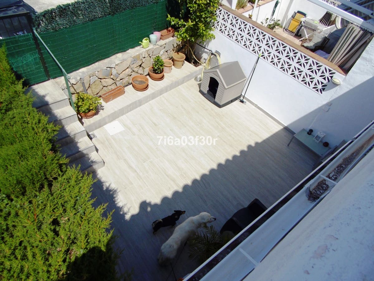 3 makuuhuone Omakotitalo vuokrattavana paikassa Estepona mukana uima-altaan 
autotalli - 2 000 € (Ref: 10116037)