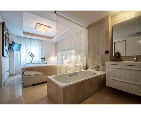 Appartement de 2 chambres de location de vacances à San Pedro de Alcantara, Marbella avec piscine garage - 1 000 € (Ref: 10158140)