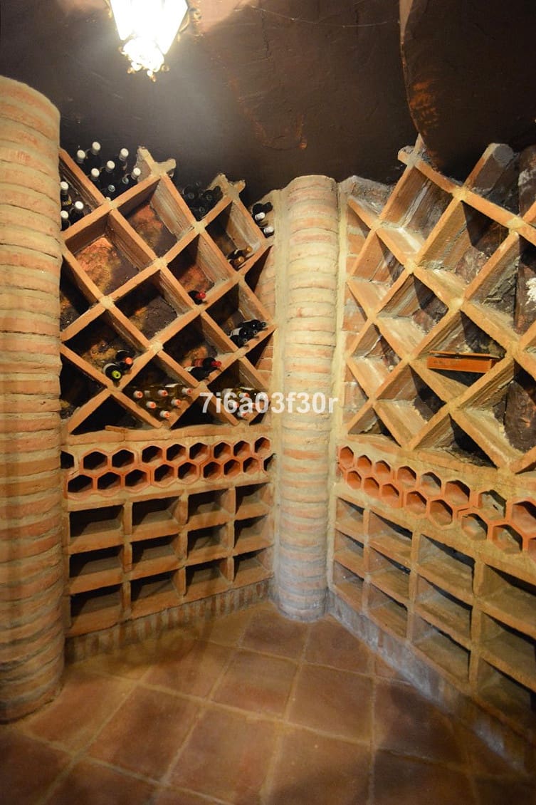 5 soverom Villa til salgs i Nueva Andalucia med svømmebasseng garasje - € 3 500 000 (Ref: 9369224)