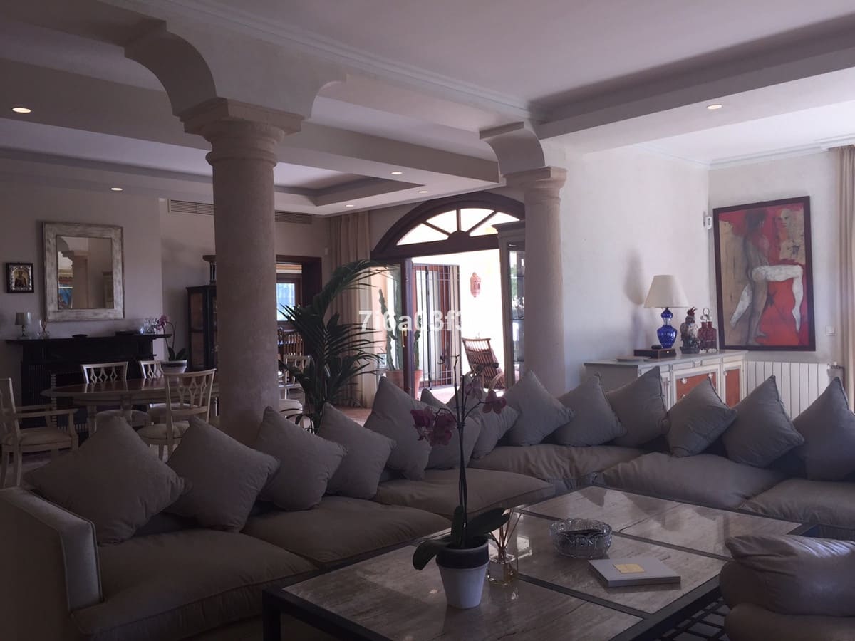 5 soverom Villa til salgs i Nueva Andalucia med svømmebasseng garasje - € 3 500 000 (Ref: 9369224)