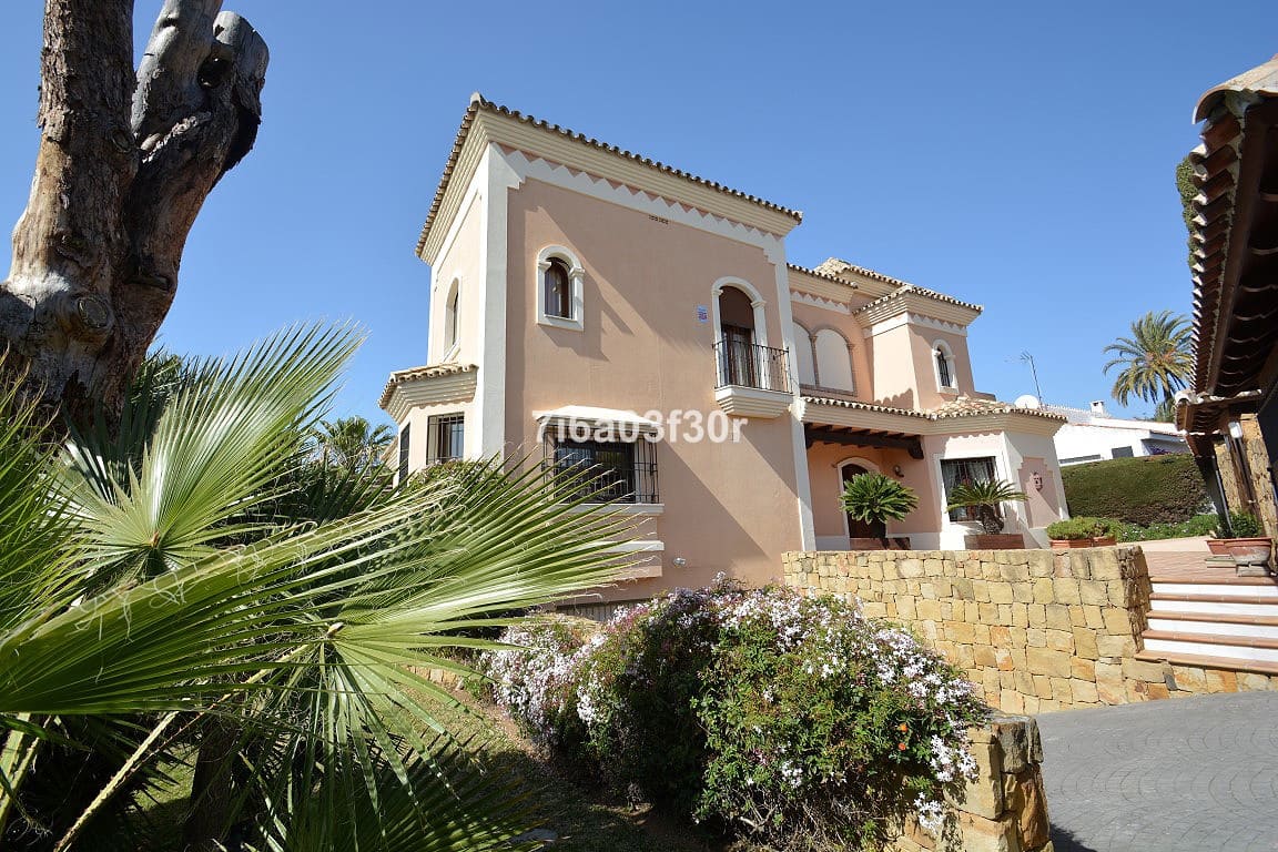 5 soverom Villa til salgs i Nueva Andalucia med svømmebasseng garasje - € 3 500 000 (Ref: 9369224)